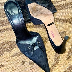 Gucci signature print black slides size 9B